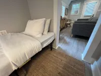 Tiny house monthly rental with small office in central North Charleston with AC