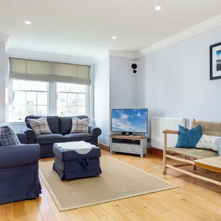 Superior, central 3-bedroom apartment with parking in charming St Andrews
