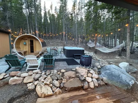 7 Person HOTTUB & BARREL SAUNA