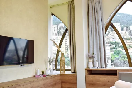 Chic 1-bedroom apartment in Jounieh - J707 Отели в г. Haret Sakher