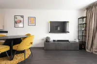 Luxury 2 bed house in Dartford, United Kingdom Hotels in Stone