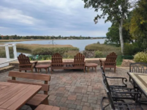 Direct Waterfront -Charming 3-BR house with AC, fitness room in Old Saybrook