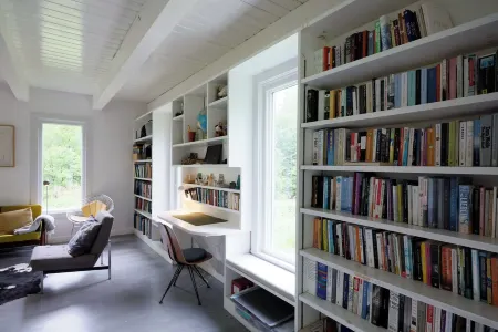 Light-filled cottage