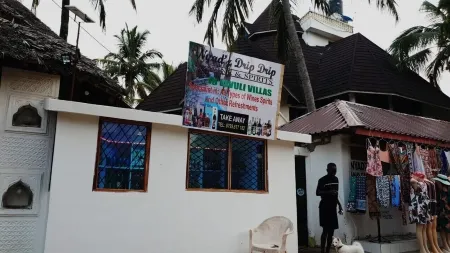 Two minutes walk  to the Beach! a comfortable 4Bedroom Villa in Diani Galu Beach