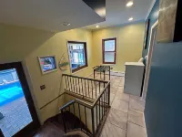 Downtown Ottawa Retreat: Sleeps 15, Heated Indoor Pool, Hot Tub, Sauna, 5BR/4BA