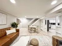 Classic Charm Meets Modern Comfort Home B Các khách sạn ở Shoreline