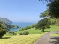 Stunning 3 bedroom lodge overlooking the West Lyn River.