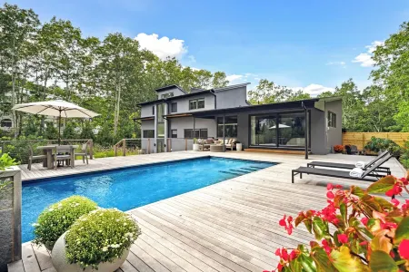 UNLEASH YOUR INNER PARADISE Отели рядом с достопримечательностью «Sag Harbor Historical Museum: The Annie Cooper Boyd House»