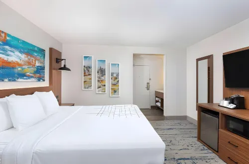 La Quinta Inn & Suites by Wyndham Nashville Airport