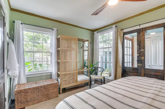 Private Spa & Seawall: Dog-Friendly Galveston Gem