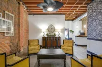 Two Story Suite Overlooking Historic Main Street Galena, IL. Sleeps 16!