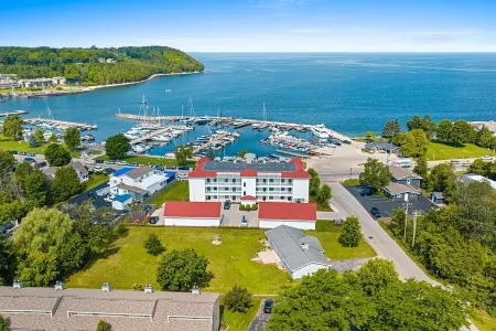 101 | Luxury | Downtown Sister Bay