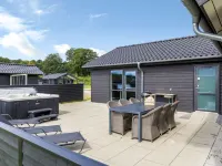 "Eino" - 30m from the Sea Hotels in Sjolund