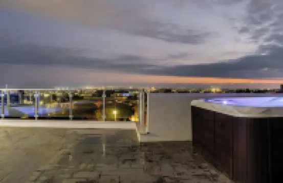 頂層公寓極佳景觀水療按摩浴缸頂層公寓熱水浴缸