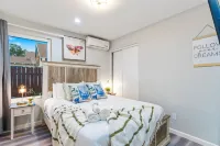 M3-Detached house 2 bedroom 1 bathroom close Old Town Monrovia kingsize-bed!