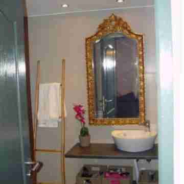 Lovely House in Historic City Center Rooms