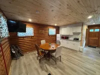 Adorable Log Cabin on Back Country Road with Peace, Quiet, All Amenities of Home