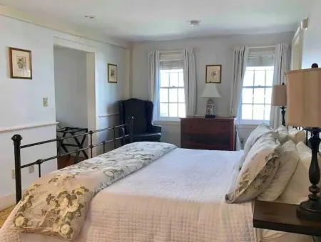 Maple Suite- Private  Ground Floor Apartment in Front of Smith College