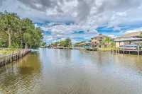 Waterfront Home w/ Dock, Kayaks, Pool + More! - Kitchenette