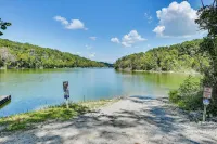 Luxe Kentucky Cabin Rental ~ 36 Mi to Mammoth Cave - 3 tähden
