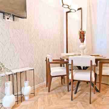 New flat with AC Porte Maillot/Arc de Triomphe Dining/Meeting Rooms