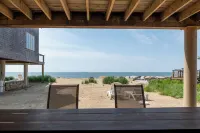 Coastal getaway with water views in every room Hotels in Madison