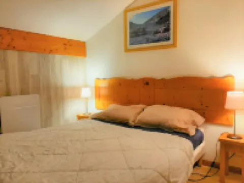 Apartment for 8 people with parking Hotels in Bramans