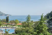 Iberostar Waves Bellevue - Pools