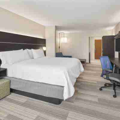 Holiday Inn Express & Suites Hardeeville-Hilton Head by IHG Rooms