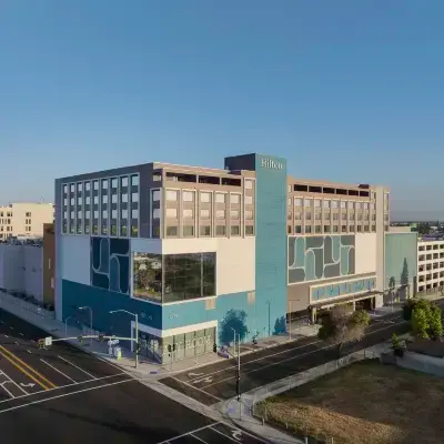 希爾頓布埃納帕克阿納海姆 达德米勒高尔夫球场附近的飯店