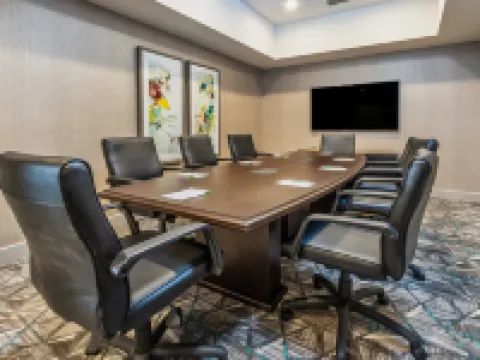 โรงแรม ฮอลิเดย์ อินน์ โฮเทล แอนด์ สวีทส์ เมมฟิส - วูล์ฟเชส แกลเลอเรีย บาย IHG โรงแรมในเมมฟิส