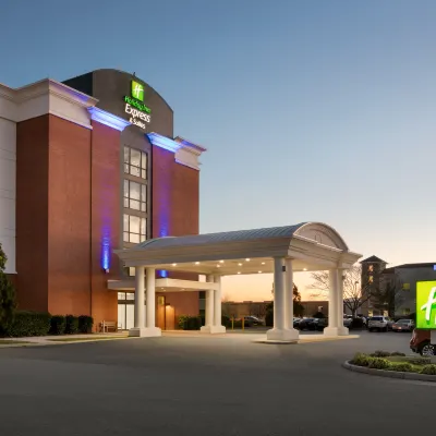 Holiday Inn Express & Suites NORFOLK AIRPORT by IHG Hotels in de buurt van Norfolk International Airport