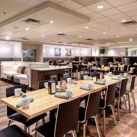 Holiday Inn & Suites ATLANTA AIRPORT-NORTH by IHG