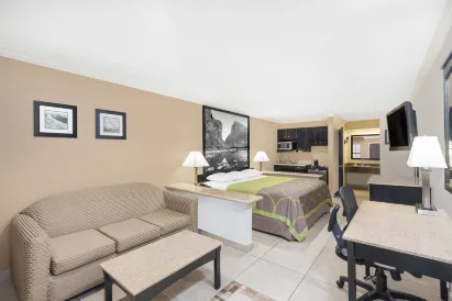 Super 8 by Wyndham McAllen/Downtown/La Plaza Mall