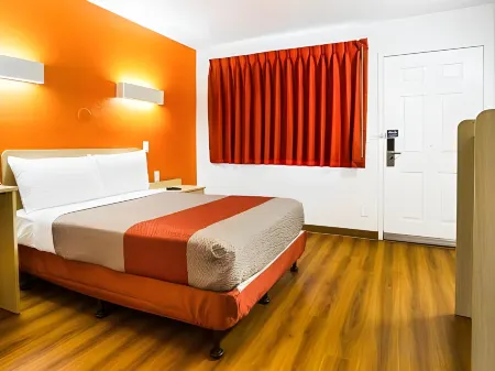 Motel 6 Mesa, AZ - Downtown Отели рядом с достопримечательностью «Lake Ramada»