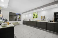 La Quinta Inn & Suites by Wyndham Sturbridge - breakfast