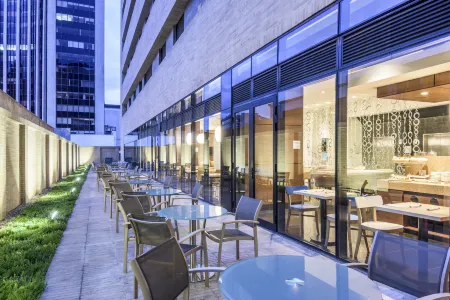 Holiday Inn Express & Suites Bogota DC Отели рядом с достопримечательностью «Салитре Махико»