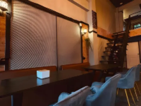 Friends Station Hostel & Cafe