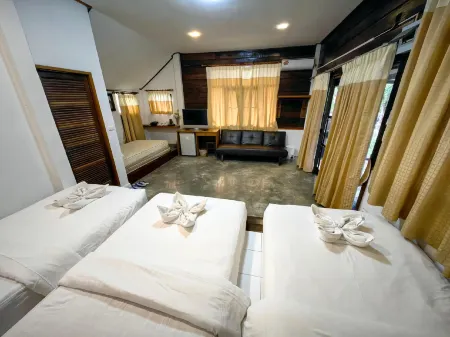 De Bua Valley Отели рядом с достопримечательностью «Wat Khao Phaeng Ma»