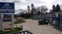 Americas Best Value Port Polson Inn - parking