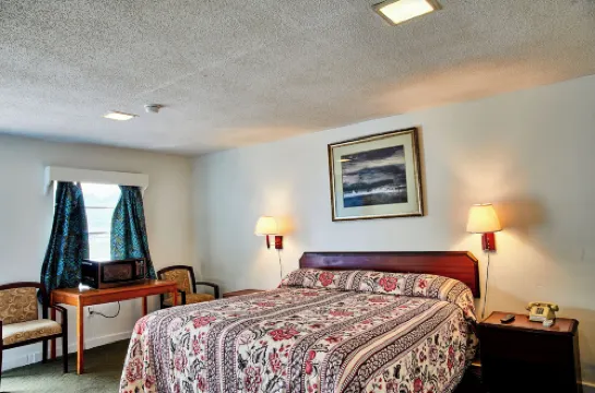 Hospitality Inn Hotels in Selma