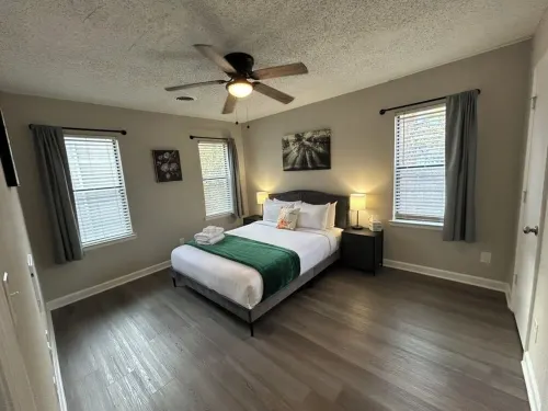 Urban Oasis in Historic Fourth Ward - Walk to Uptown - WiFi & Free Parking