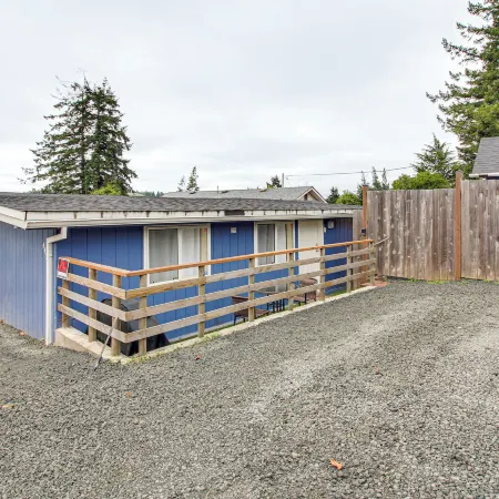Quaint Coos Bay Escape, 2 Mi to Downtown