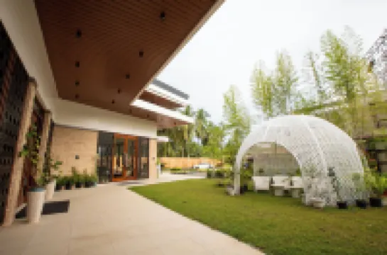 阿利瑪ARQ海灘度假村 Asinan Beach附近的飯店