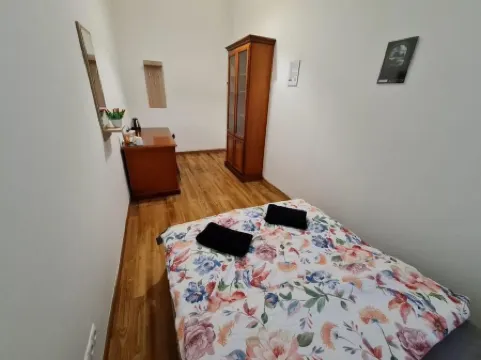 Fantastic-Inn Warszawa - Czackiego Отели рядом с достопримечательностью «Скульптура «Мальчик и лебедь»»