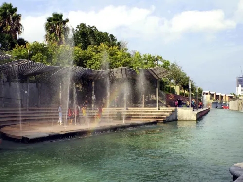 Ibis Monterrey Valle Рядом с отелем Photos