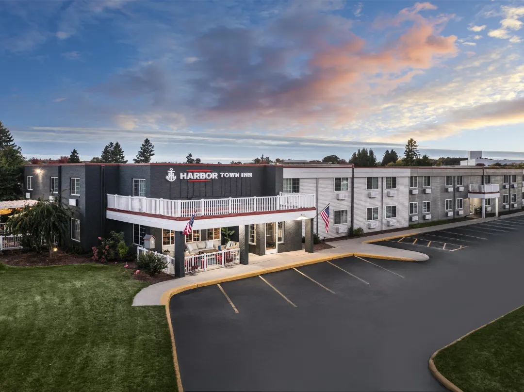 Harbor Town Inn - Manitowoc, WI