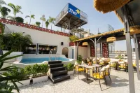 Moustache Hostel, Jaipur - สระว่ายน้ำบนดาดฟ้า