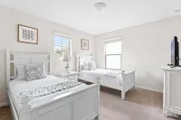 Pet Friendly Amazing 5 Br Sleeps 10