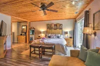 Remodeled Crestline Retreat Walk to Lake Gregory! - Balcony